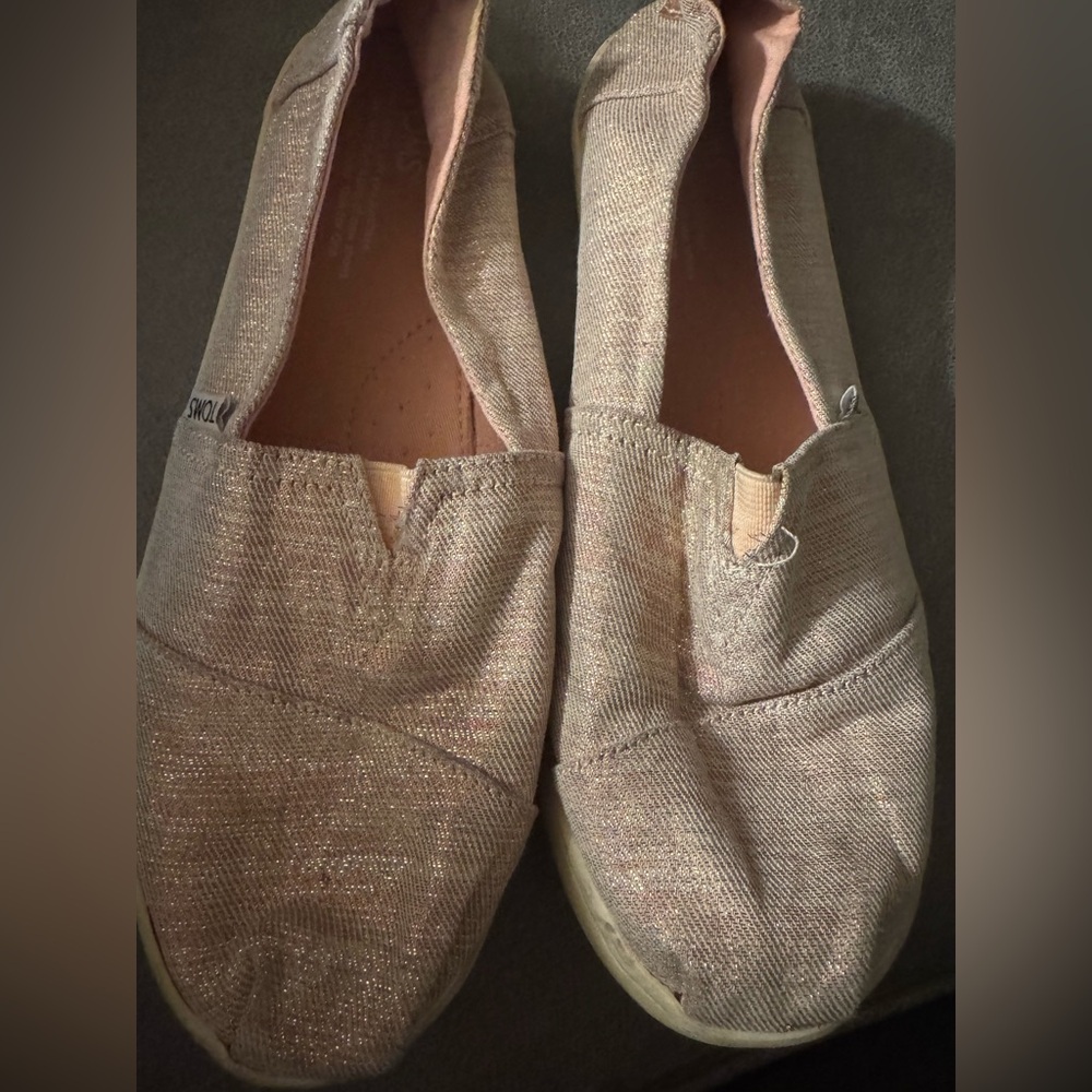 Pink shimmer TOMS size 6 youth 7.5 women slip on shoes